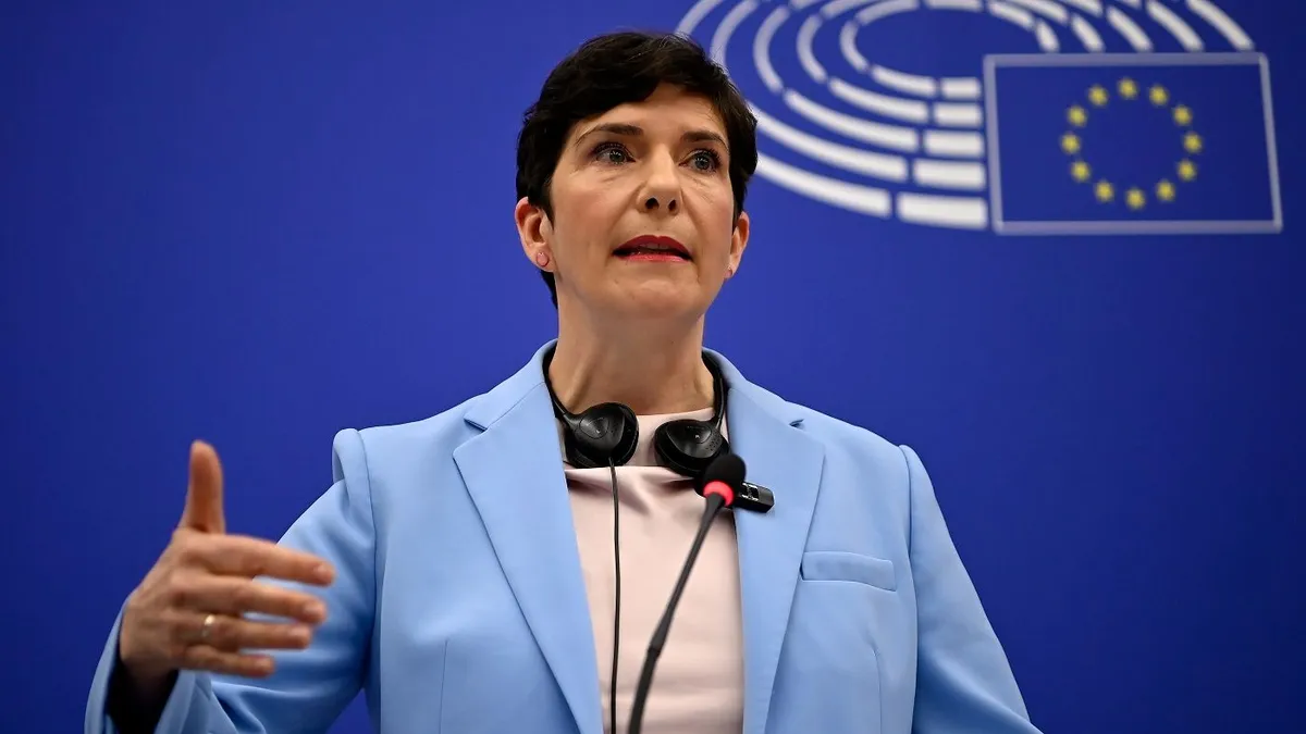 Ăšjabb bukott magyarellenes politikus gyorsĂtana a balszĂ©len