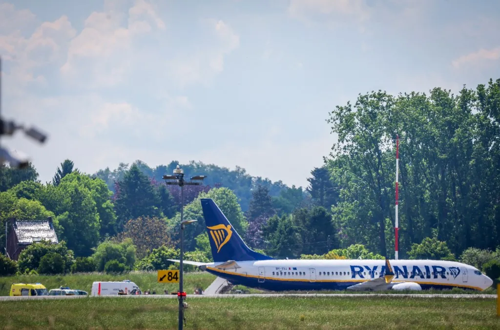 Újraindult a forgalom a bombafenyegetés miatt lezárt belgiumi repülőtéren.
