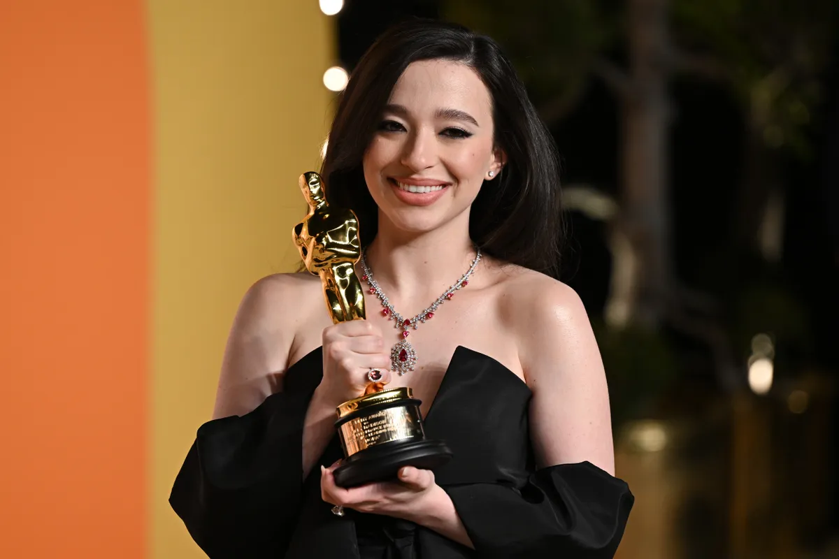 Mikey Madison arriving at the Vanity Fair Oscar Party, Wallis Annenberg Center for the Performing Arts. Credit: Doug Peters/EMPICS