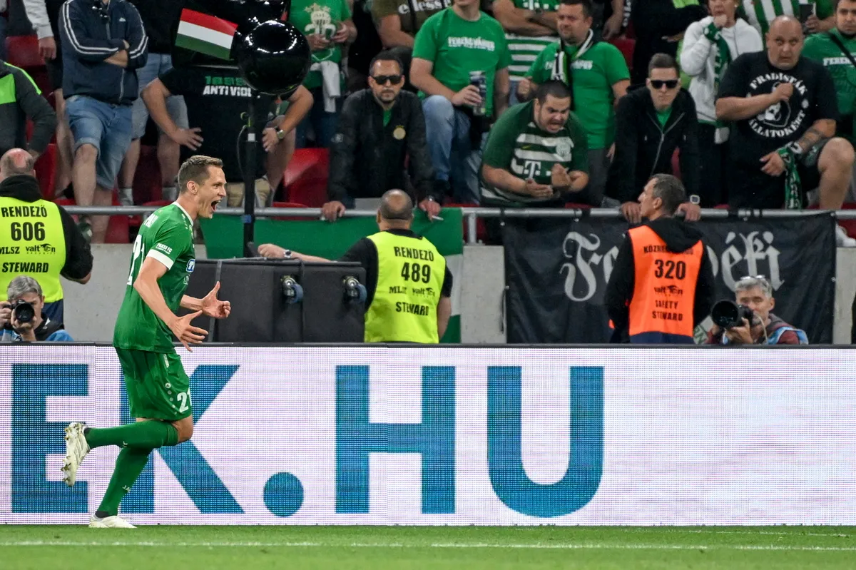 Budapest, 2024. május 15.
A gólszerző paksi Papp Kristóf a labdarúgó MOL Magyar Kupa döntőjében, a Paksi FC - Ferencvárosi TC mérkőzésen a Puskás Arénában 2024. május 15-én. A Paks hosszabbításban 2-0-ra legyőzte a bajnok Ferencvárost.
MTI/Illyés Tibor