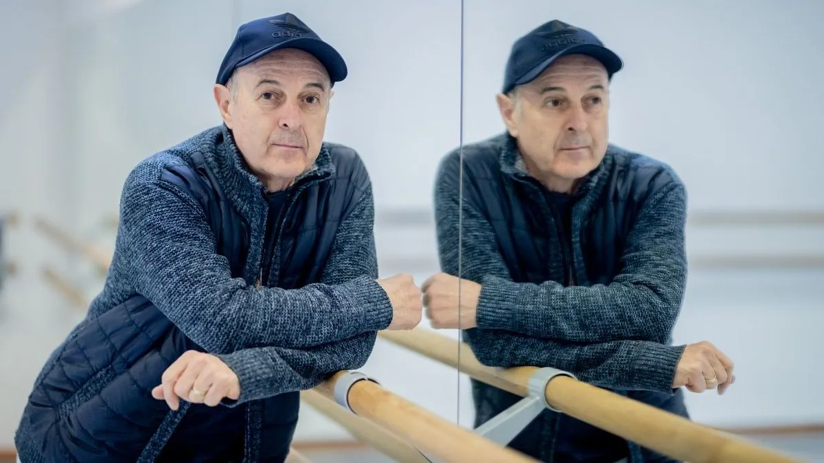 Ăgy kergettĂ©k halĂĄlba a KĂĄdĂĄr-diktatĂșra idejĂ©n a vilĂĄghĂrƱ mƱvĂ©sz zseniĂĄlis Ă©desapjĂĄt