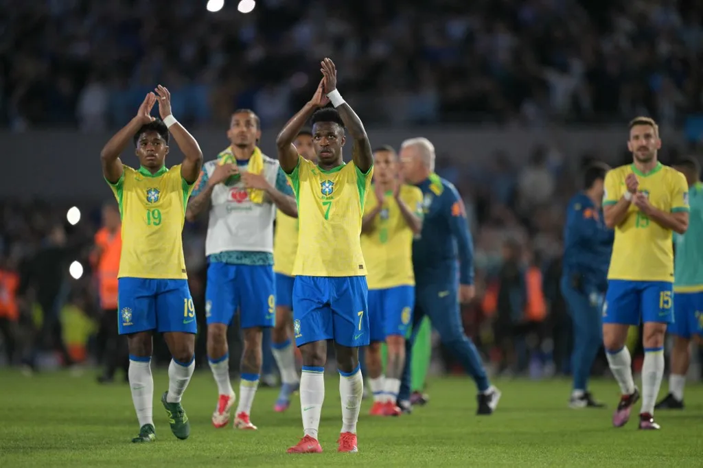 Brazil's forward #19 Endrick and Brazil's forward #07 Vinicius Jr acknowledge the crowd at the end of the 2026 FIFA World Cup South American qualifiers football match between Argentina and Brazil at the Mas Monumental stadium in Buenos Aires on March 25, 2025. (Photo by JUAN MABROMATA / AFP)