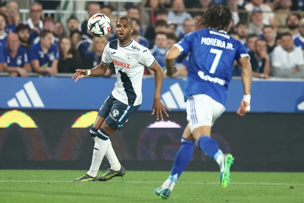 Strasbourgs Belgian-Portuguese forward #07 Diego Moreira (R) fights for the ball with Le Havres French Hungarian defender #07 Nego Loic during the French L1 football match between RC Strasbourg Alsace and Le Havre AC at Stade de la Meinau in Strasbourg, eastern France, on May 17, 2025. (Photo by Frederick FLORIN / AFP)