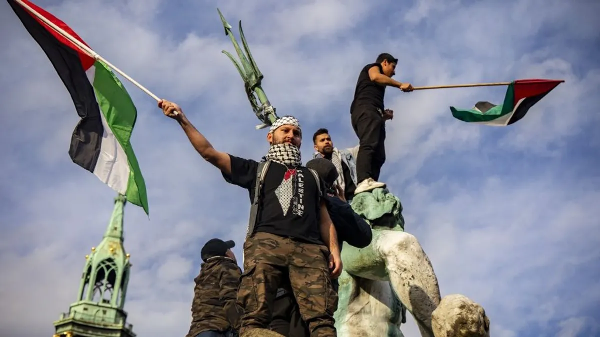 „Semmi keresnivalód itt!” – politikai vihart kavart az eszméletlenre vert német rendőr esete