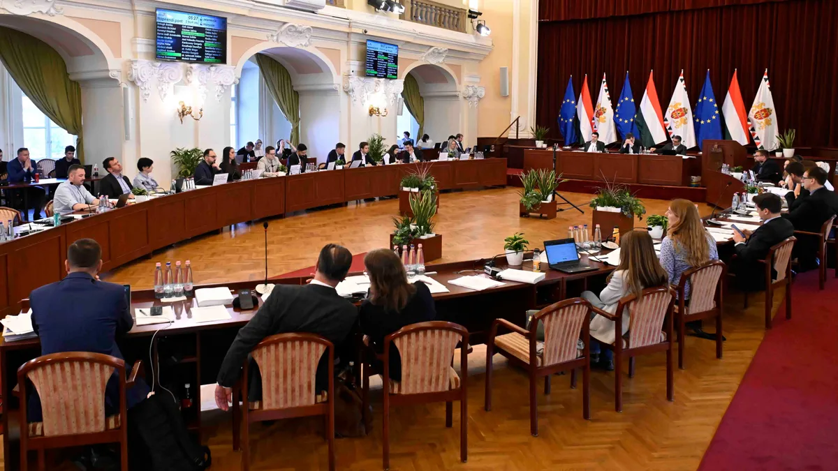 Nem aprózta el – igazi vagyont villantott a csuklóján a tiszás képviselő