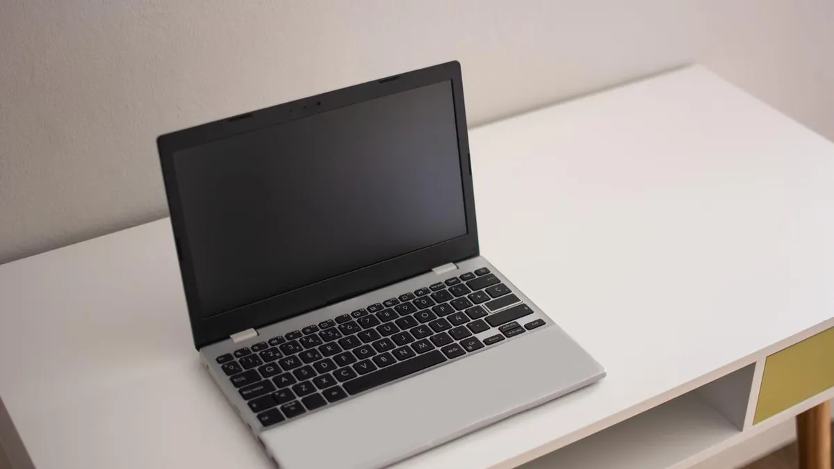 Használt laptop – biztonságos befektetés a felújított technológiába