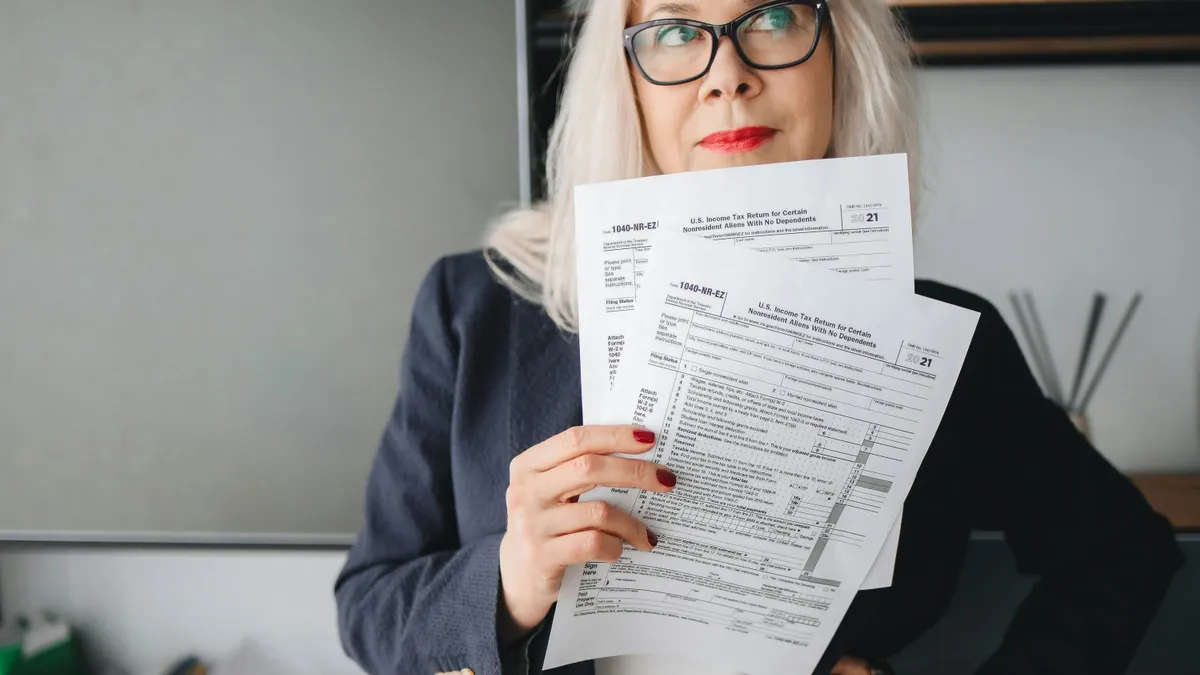 NAV-határidő vészesen közeleg: ezeket mindenkinek tudnia kell az szja-bevallásról!