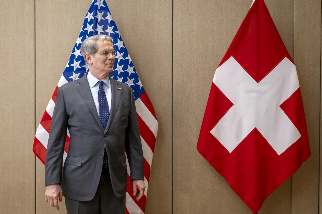 A szövetségi külügyminisztérium vagy a svájci külügyminisztérium (FDFA) által kiadott fényképen Scott Bessent amerikai pénzügyminiszter látható Genfben a vámháborút enyhíteni célzó tárgyalások előtt. (Fotó: Martial Trezzini / FDFA)