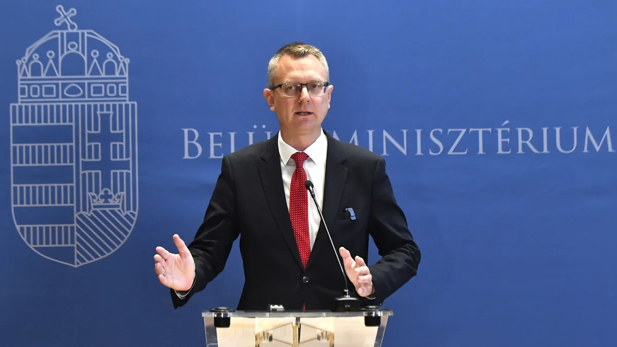Rétvári Bence: Az idén 11 milliárd forintnyi teljesítményjuttatást kapnak a rendvédelmi dolgozók