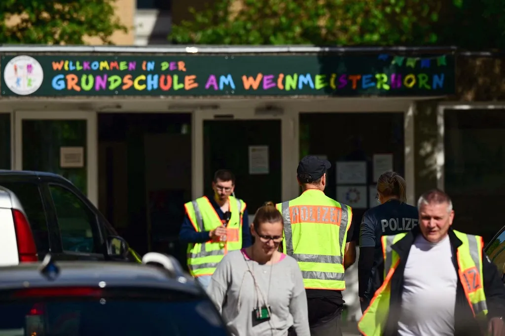 Police work at the scene where a stabbing was reported at an elementary school in Berlin's Spandau district on May 22, 2025 (Photo by Tobias SCHWARZ / AFP)
