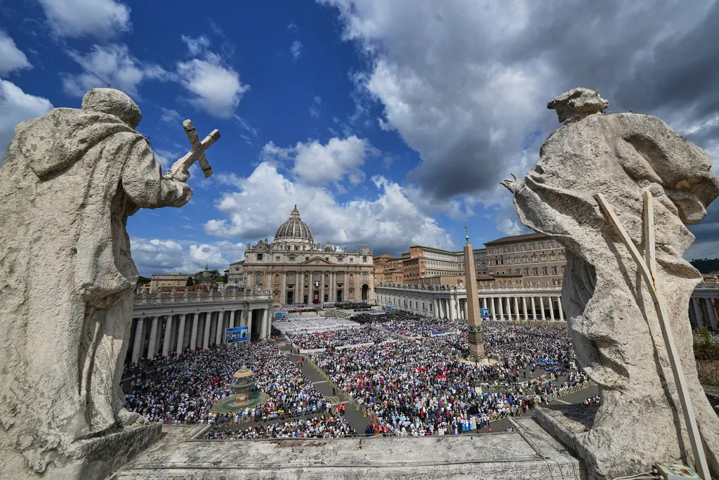 XIV. Leó pápa megkezdi péteri szolgálatát, XIV.Leópápa, 2025.05.18.