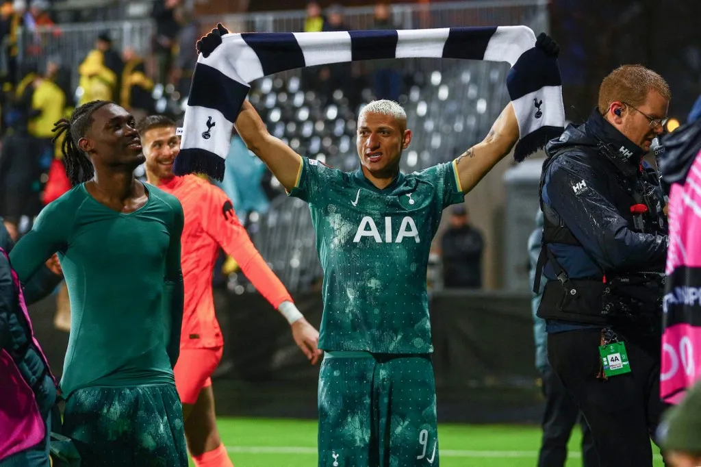 Tottenham Hotspur's Brazilian forward #09 Richarlison (C) celebrates with players and fans at the end of the UEFA Europa League semi-final second leg football match between Bodoe/Glimt and Tottenham Hotspur in Bodoe, Norway on May 8, 2025. Tottenham kept alive their hopes of ending a 17-year trophy drought and saving Ange Postecoglou from the sack as they beat Bodo/Glimt 2-0 on May 8 to book a Europa League final clash against Manchester United. (Photo by Mats Torbergsen / NTB / AFP) / Norway OUT, Manchester United