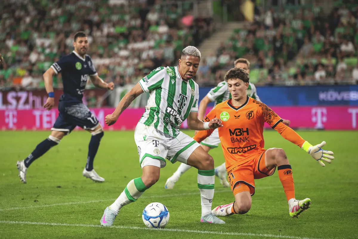 Budapest, 2025. május 3.Ferencváros vs Puskás, Labdarúgó NB I - Ferencvárosi TC-Puskás Akadémia FC, Groupama Arénában, Pécsi Ármin