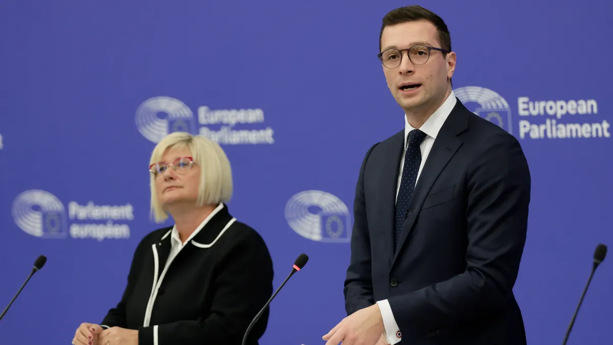 Gál Kinga és Jordan Bardella Webert és az EU-t bírálta
