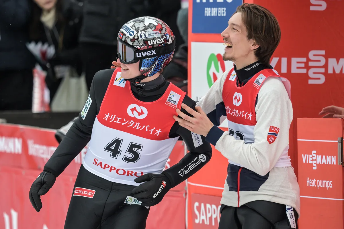 botrány, Norway's Johann Andre Forfang (R) congratulates Norway's Marius Lindvik (L) after his second jump to take overall second place on the second day of the men's FIS Ski Jumping World Cup competition in Sapporo on February 16, 2025. (Photo by Richard A. Brooks / AFP)