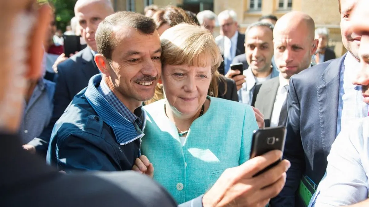 Angela Merkel a migránsok visszafordĂtása ellen