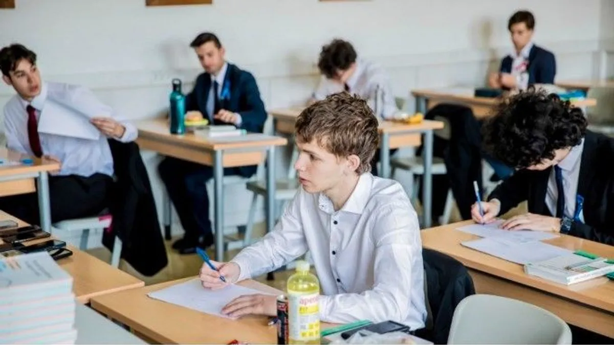 Harmadik napja tart az érettségi, történelemből vizsgáznak a diákok