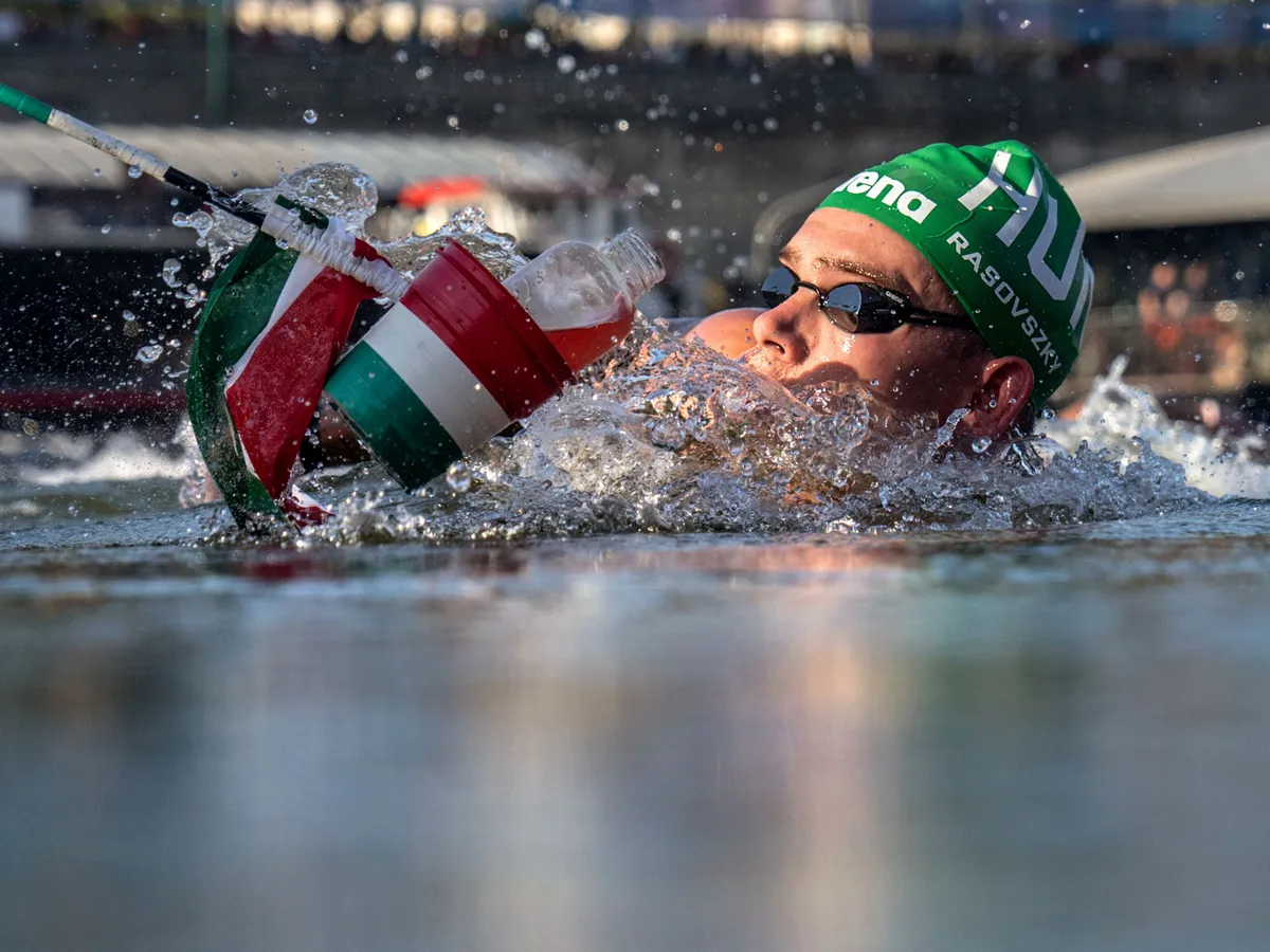 halaszt, A Hungarian flag marks the sports drink designated for Hungary's Kristof Rasovszky as he enters the feeding station during the men's 10km marathon swimming final at the Paris 2024 Olympic Games at Pont Alexandre III in Paris on August 9, 2024. (Photo by David Goldman / POOL / AFP)