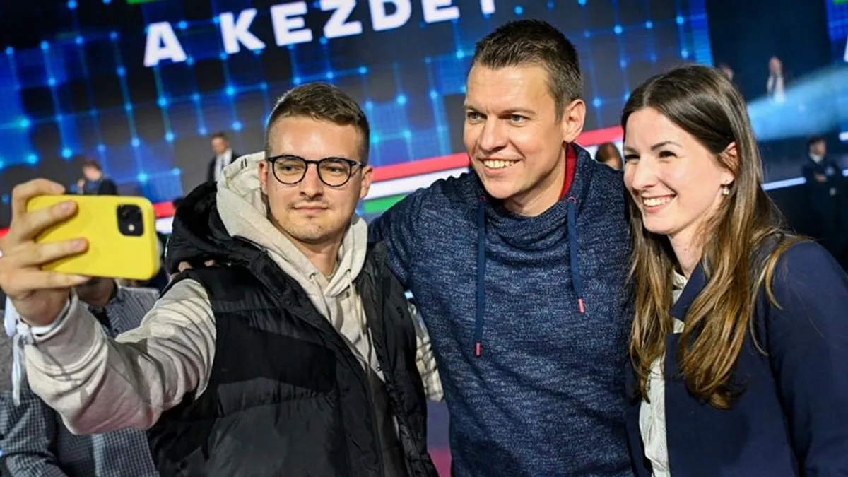 Menczer: Az ellenfél Ukrajnát választotta, mi a piros-fehér-zöldet választjuk