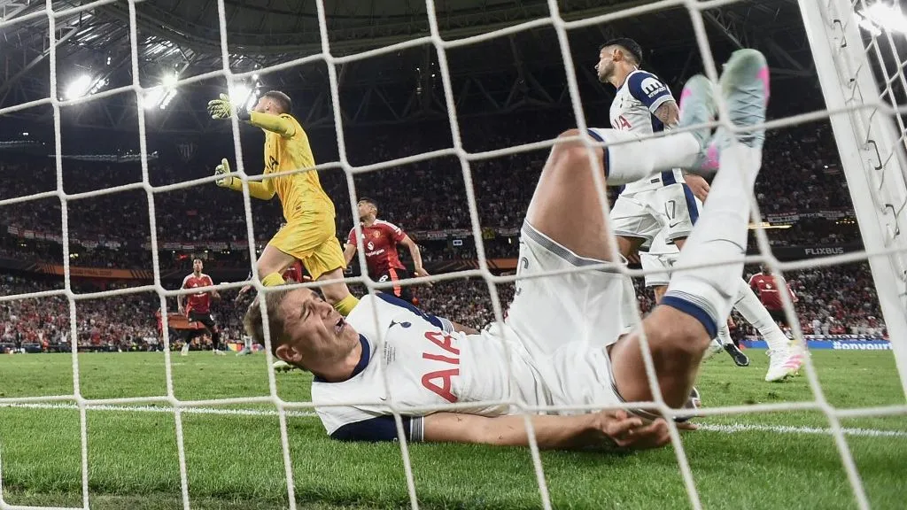 év mentését, Micky van de Ven, Tottenham