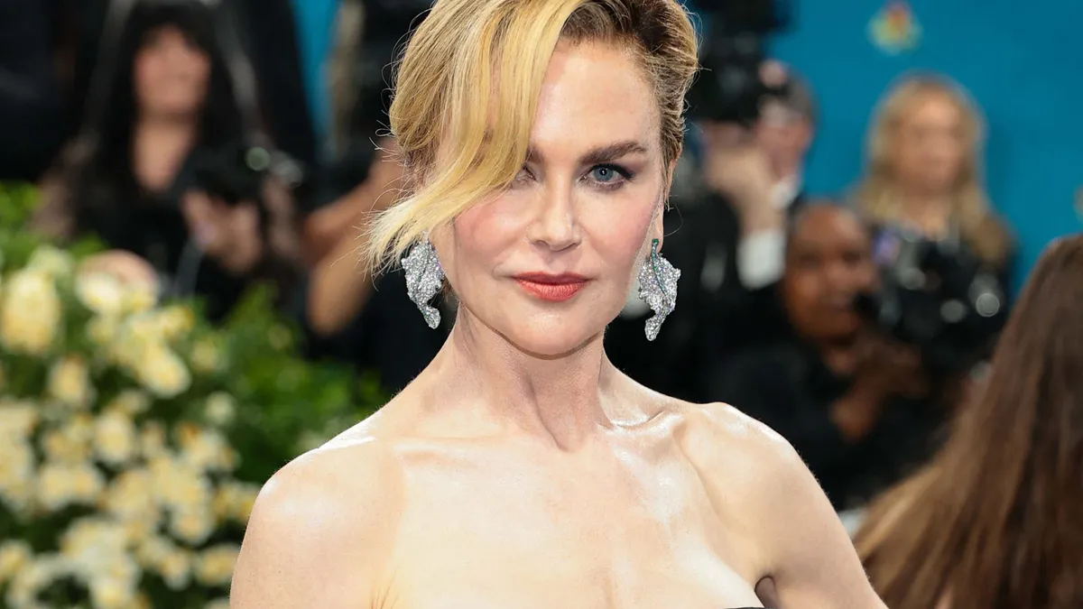 Meztelen combjait mutogatja Nicole Kidman újabb képein