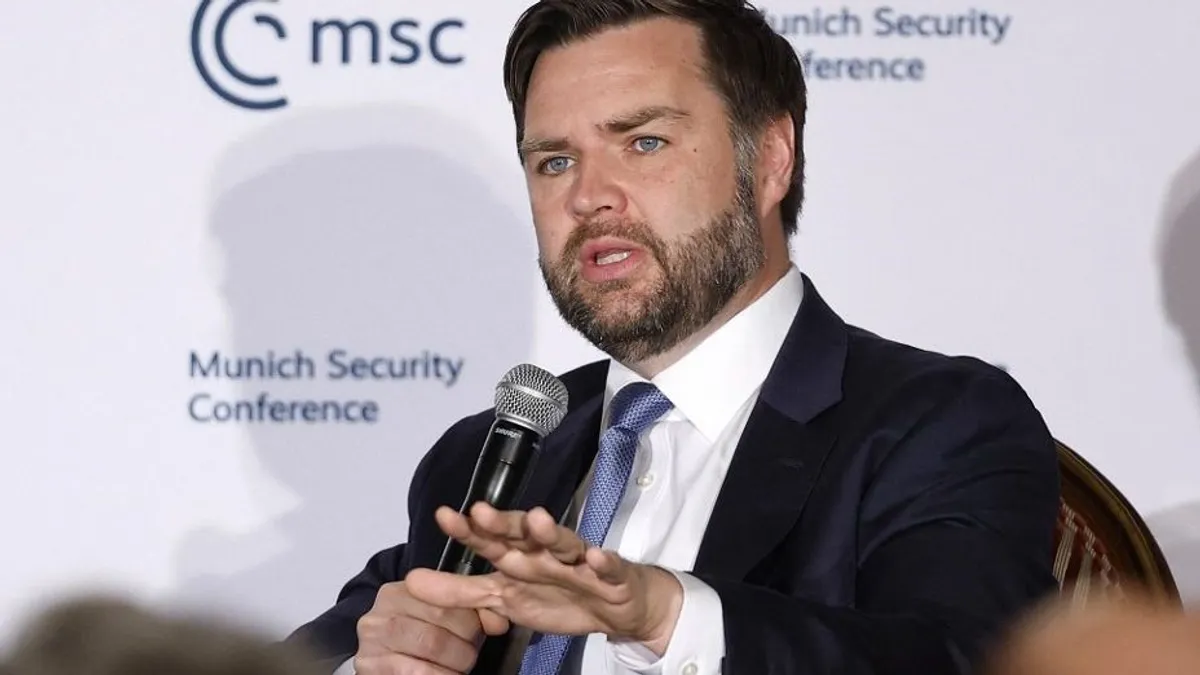 J.D. Vance: Európa és Amerika is elkényelmesedett