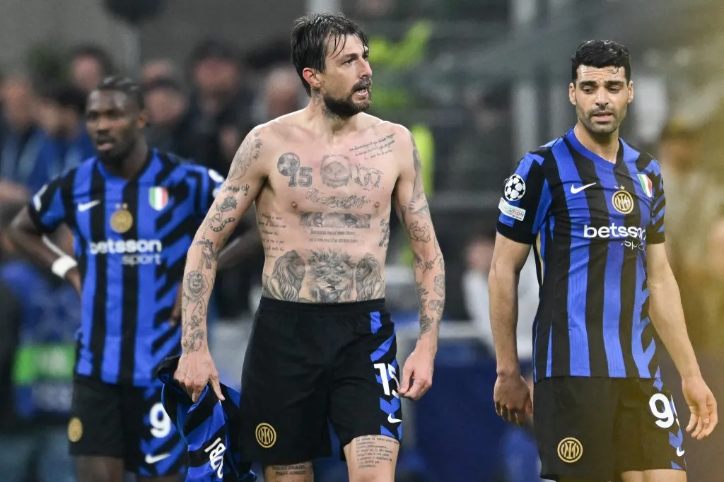 Francesco Acerbi of FC Inter celebrates after a goal during the UEFA Champions League Semi-finals second leg match between FC Internazionale and FC Barcelona at Giuseppe Meazza San Siro Stadium in Milan, Italy, on May 6, 2025. (Photo by Tiziano Ballabio/NurPhoto) (Photo by Tiziano Ballabio / NurPhoto / NurPhoto via AFP)