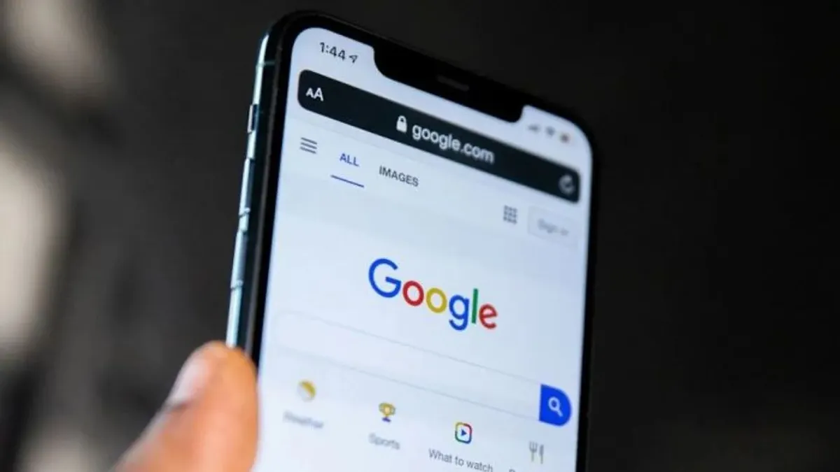 Így kémkedik utánunk a Google