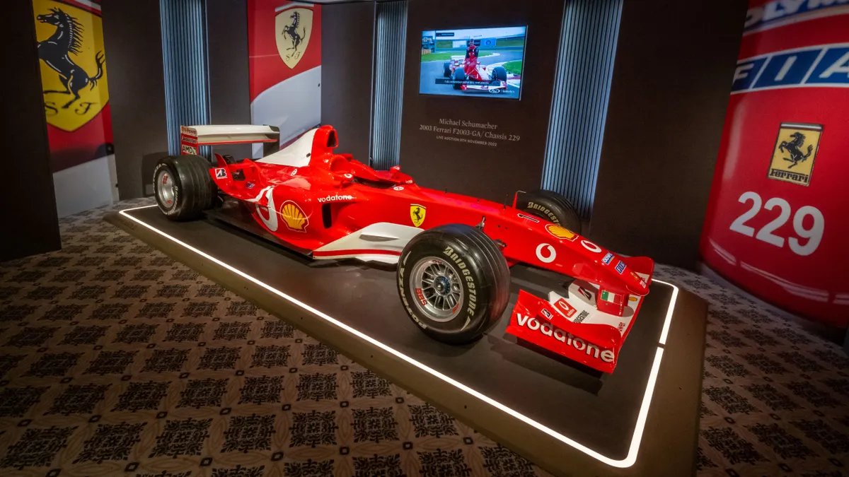 Hihetetlen összegért kelt el Schumacher Magyarországot megjárt Ferrarija