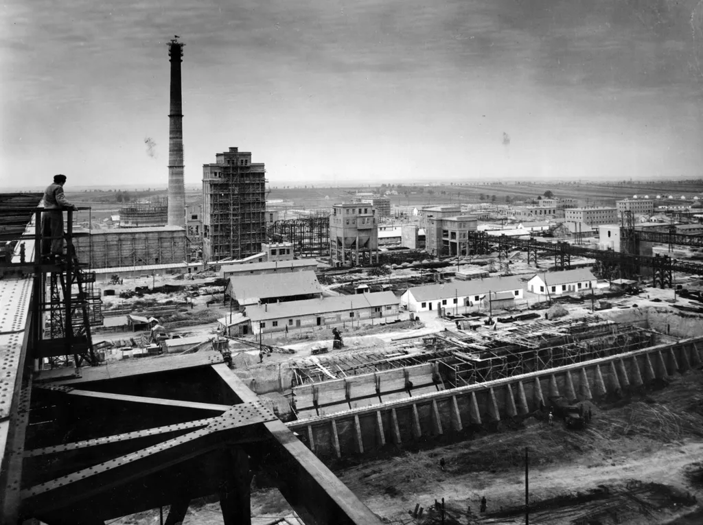 Magyarország, Dunaújváros építése, 1950