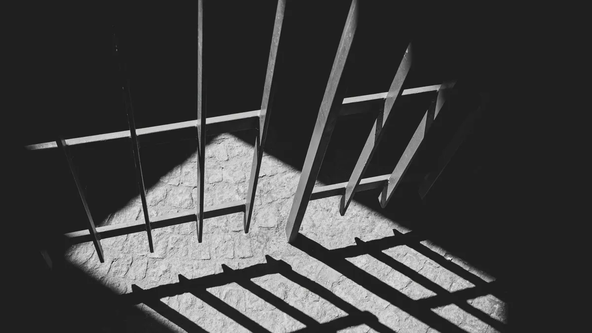 KĂŒlönös kegyetlensĂ©ggel ölte meg barĂĄtjĂĄt, 15 Ă©vre fegyhĂĄzba kerĂŒl a csornai gyilkos