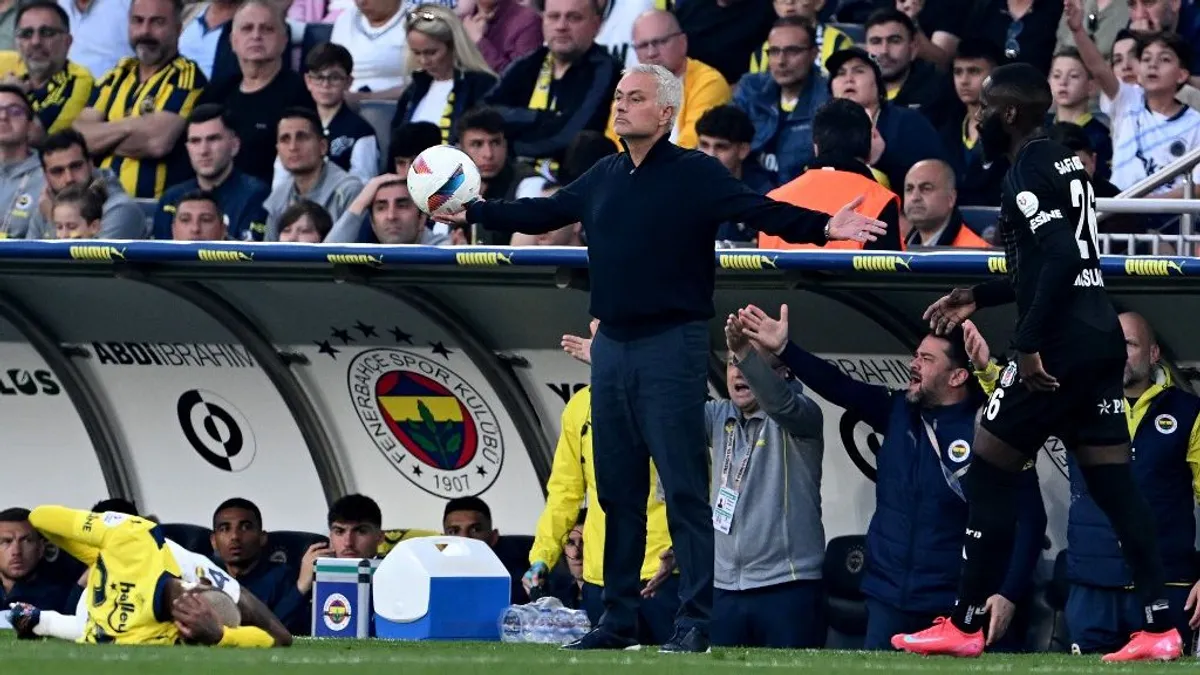 Már az első szezon után Mourinho lemondását követelik Isztambulban
