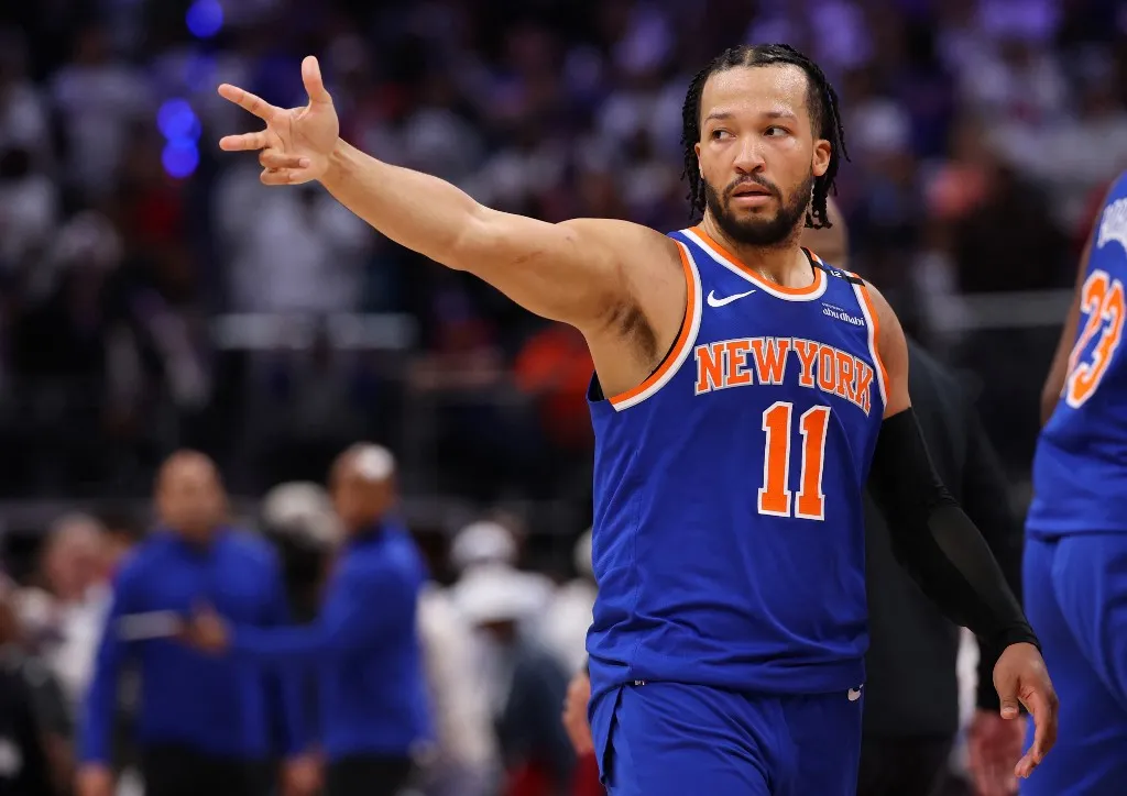 DETROIT, MICHIGAN - MAY 01: Jalen Brunson #11 of the New York Knicks celebrates after making a three-point basket late during the fourth quarter against the Detroit Pistons in Game Six of the Eastern Conference First Round NBA Playoffs at Little Caesars Arena on May 01, 2025 in Detroit, Michigan. NOTE TO USER: User expressly acknowledges and agrees that, by downloading and or using this photograph, User is consenting to the terms and conditions of the Getty Images License Agreement. Gregory Shamus/Getty Images/AFP (Photo by Gregory Shamus / GETTY IMAGES NORTH AMERICA / Getty Images via AFP)