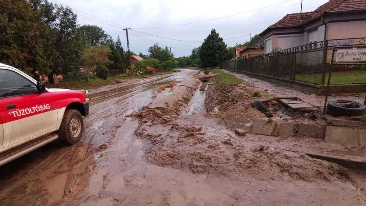 VillámárvĂz pusztĂtott FejĂ©r vármegyĂ©ben – videĂłn a drámai jelenetek