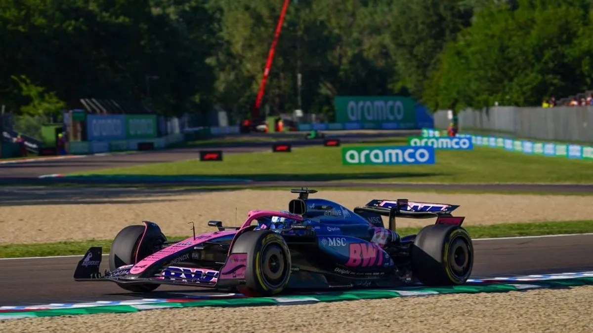Nyúllal ütközött az F1-es pilóta, minden idők legbizarrabb balesete felrobbantotta az internetet