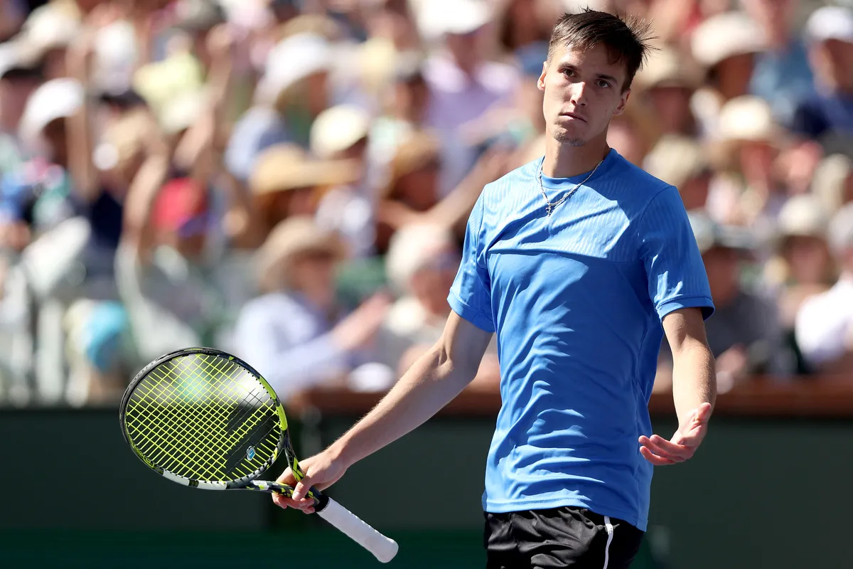 INDIAN WELLS, CALIFORNIA - MARCH 12: Fabian Marozsan of Hungary reacts to a lost point against Carlos Alcaraz of Spain during the BNP Paribas Open at Indian Wells Tennis Garden on March 12, 2024 in Indian Wells, California.   Matthew Stockman/Getty Images/AFP (Photo by MATTHEW STOCKMAN / GETTY IMAGES NORTH AMERICA / Getty Images via AFP), kedvező sorsolás