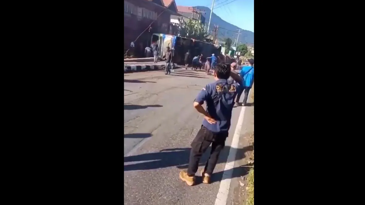 Brutális buszbaleset történt Indonéziában, egy tucat ember, köztük gyerekek haltak meg