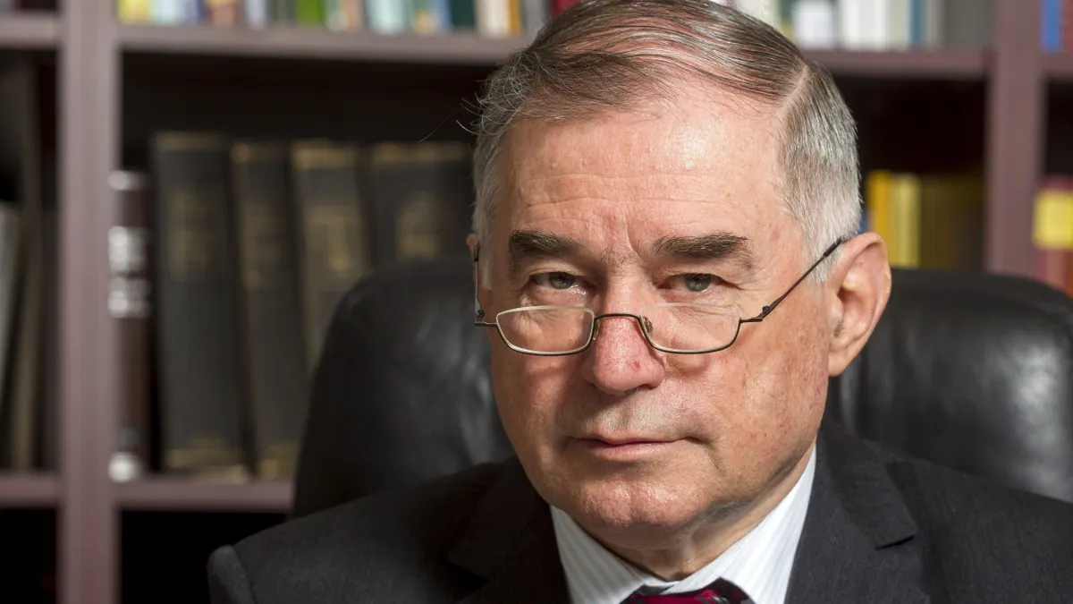 Elhunyt Lenkovics Barnabás, az Alkotmánybíróság korábbi elnöke