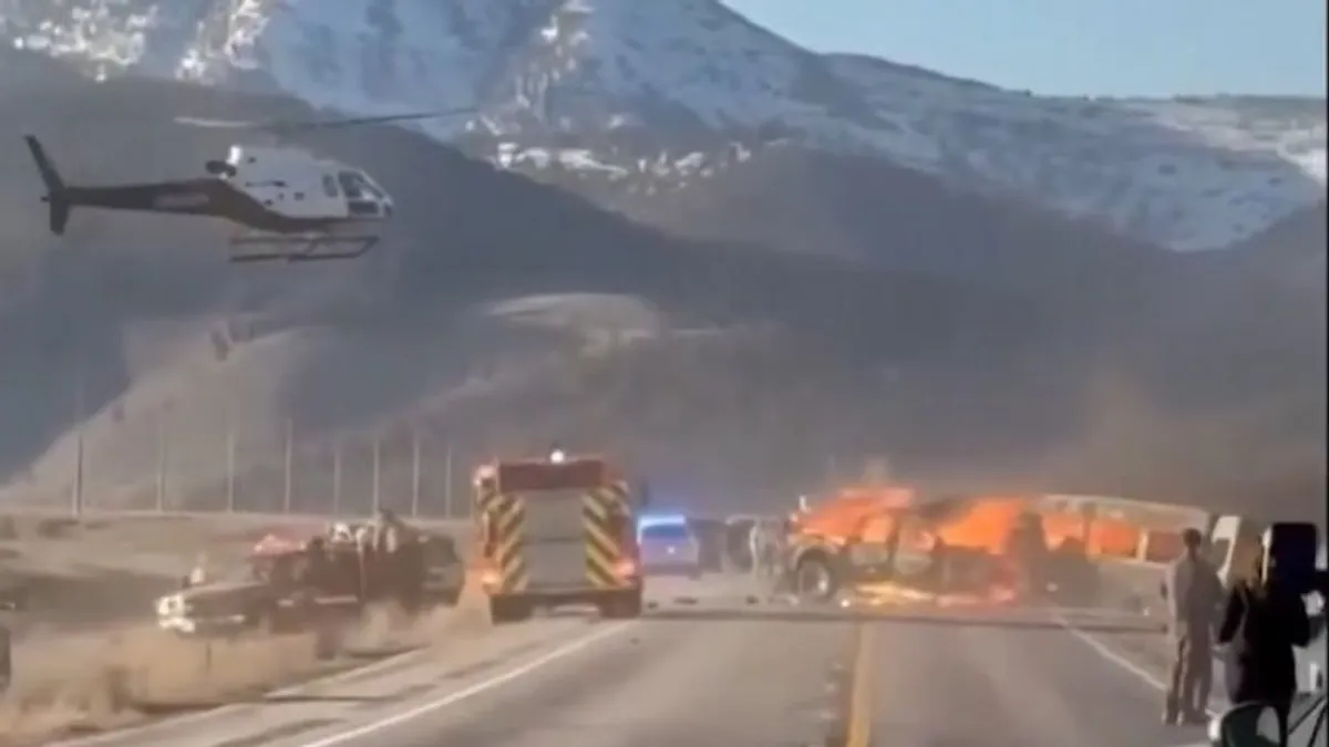 Szörnyű buszbaleset történt Idahóban, kigyulladt a jármű, heten meghaltak - videó