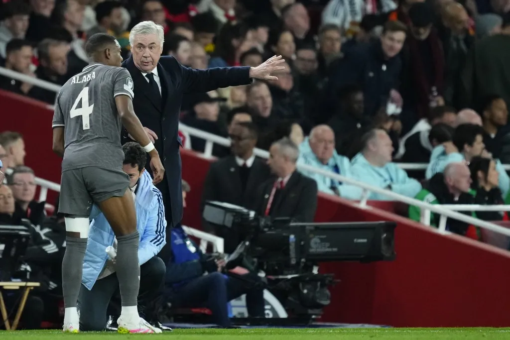 Carlo Ancelotti head coach of Real Madrid gives instructions to David Alaba centre-back of Real Madrid and Austria during the UEFA Champions League 2024/25 Quarter Final First Leg match between Arsenal FC and Real Madrid C.F. at Arsenal Stadium on April 8, 2025 in London, England.  (Photo by Jose Breton/Pics Action/NurPhoto) (Photo by Jose Breton / NurPhoto / NurPhoto via AFP)