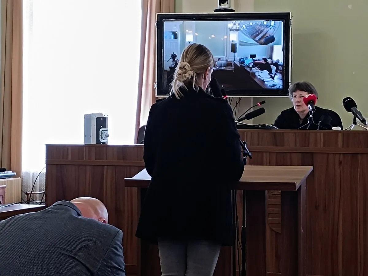 Jelenleg is zajlik a karateedző büntetőpere, a bíróságon tanúként szólalt meg a karateedző felesége, valamint a bántalmazott kisfiú édesanyja is.