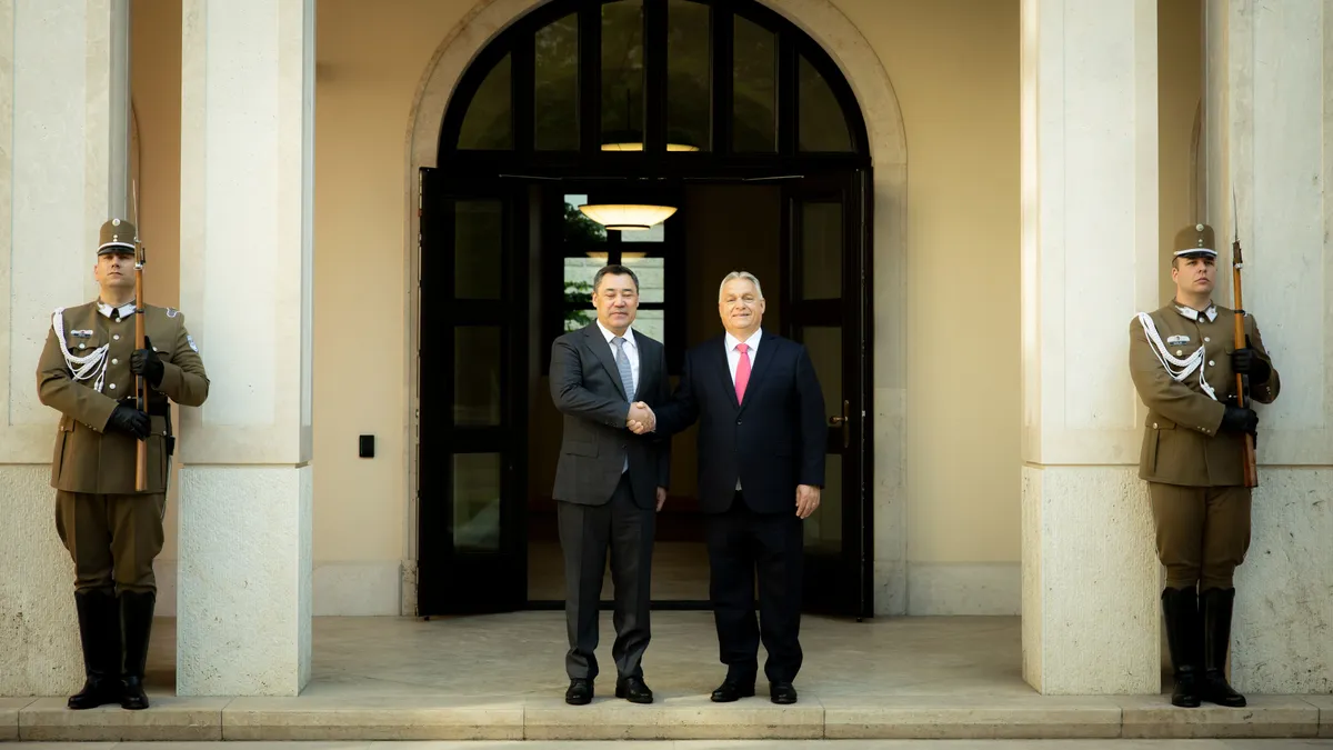 Orbán Viktor fogadta a kirgiz elnököt
