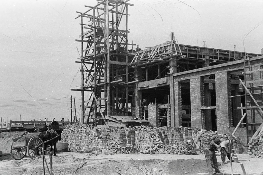 Magyarország, Dunaújváros építése, 1950