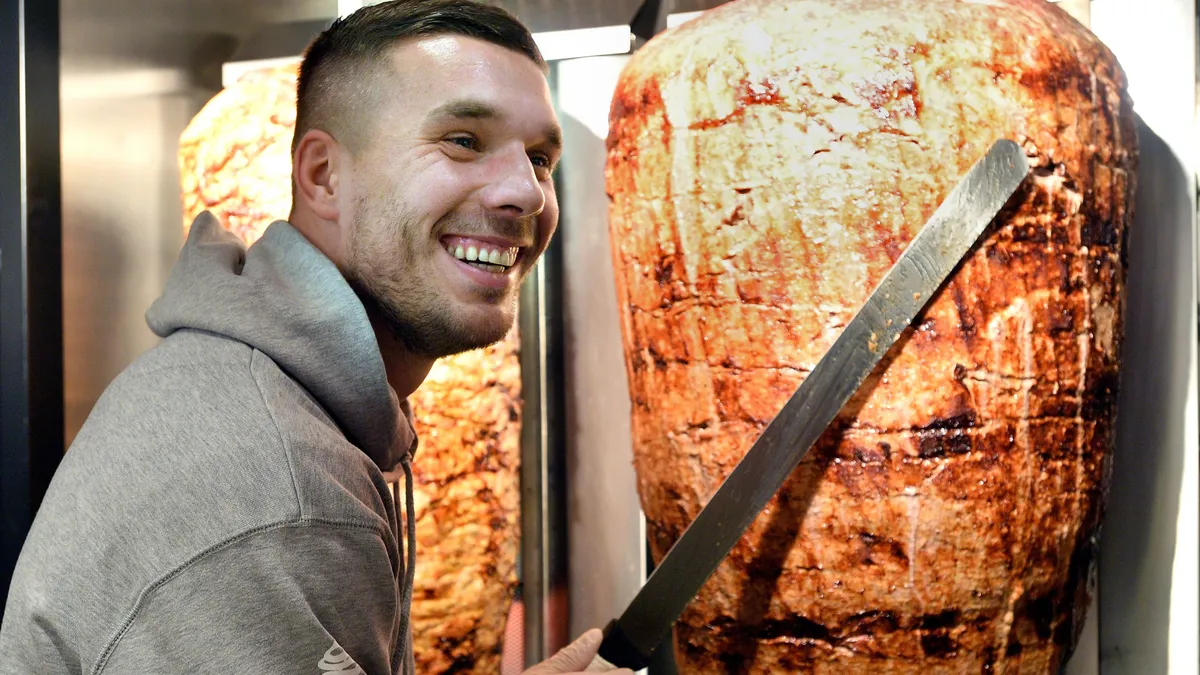 Tovább bővíti dönerbirodalmát a világbajnok futballista