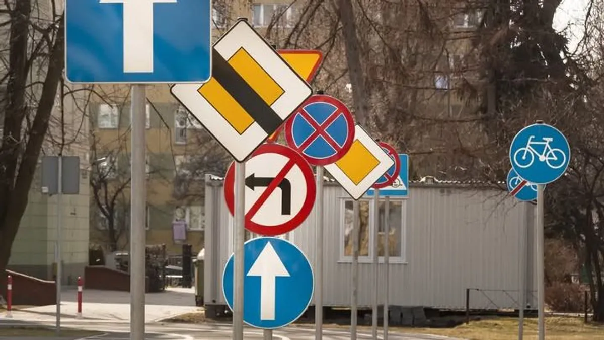 Teljesen új KRESZ készül: bárki beleszólhat a közlekedési szabályok átalakításába