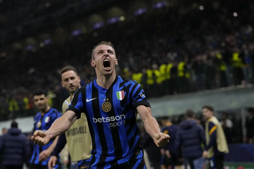 Davide Frattesi central midfield of Internazionale and Italy celebrates after scoring his sides first goal during the UEFA Champions League 2024/25 Semi Final Second Leg match between FC Internazionale Milano and FC Barcelona at Giuseppe Meazza Stadium on May 6, 2025 in Milan, Italy. (Photo by Jose Breton/Pics Action/NurPhoto) (Photo by Jose Breton / NurPhoto / NurPhoto via AFP)