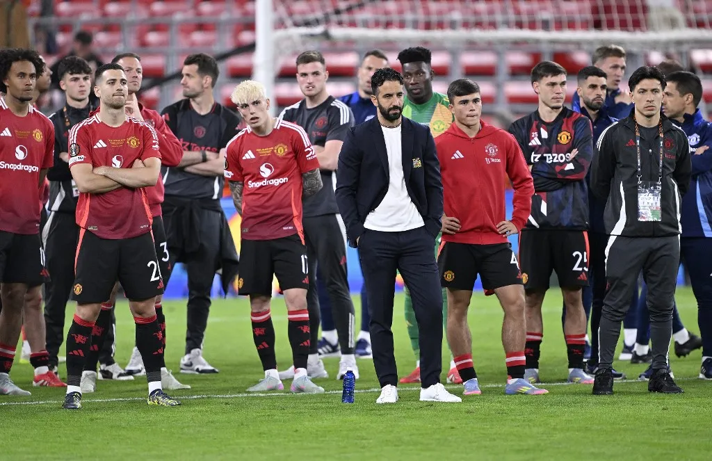 BILBAO, SPAIN - MAY 21: Head coach Ruben Amorim (C) and players of Manchester United get upset after Tottenham Hotspur defeated Manchester United 1-0 in the UEFA Europa League final at San Mames Stadium in Bilbao, Spain on May 21, 2025. Burak Akbulut / Anadolu (Photo by BURAK AKBULUT / ANADOLU / Anadolu via AFP)