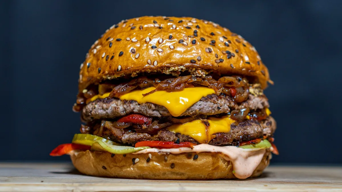 Pár másodperc alatt készítik el a hamburgert a robotok ebben az étteremben