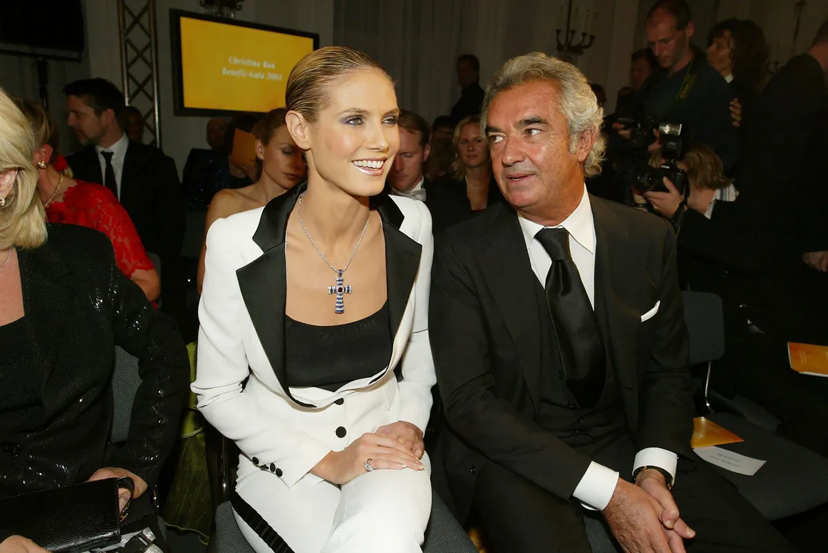 Heidi Klum Mit Freund Flavio Briatore Bei Der Benefiz Modenschau Auf Schloss Bellevue Am 211003 (Photo by Franziska Krug/Getty Images)