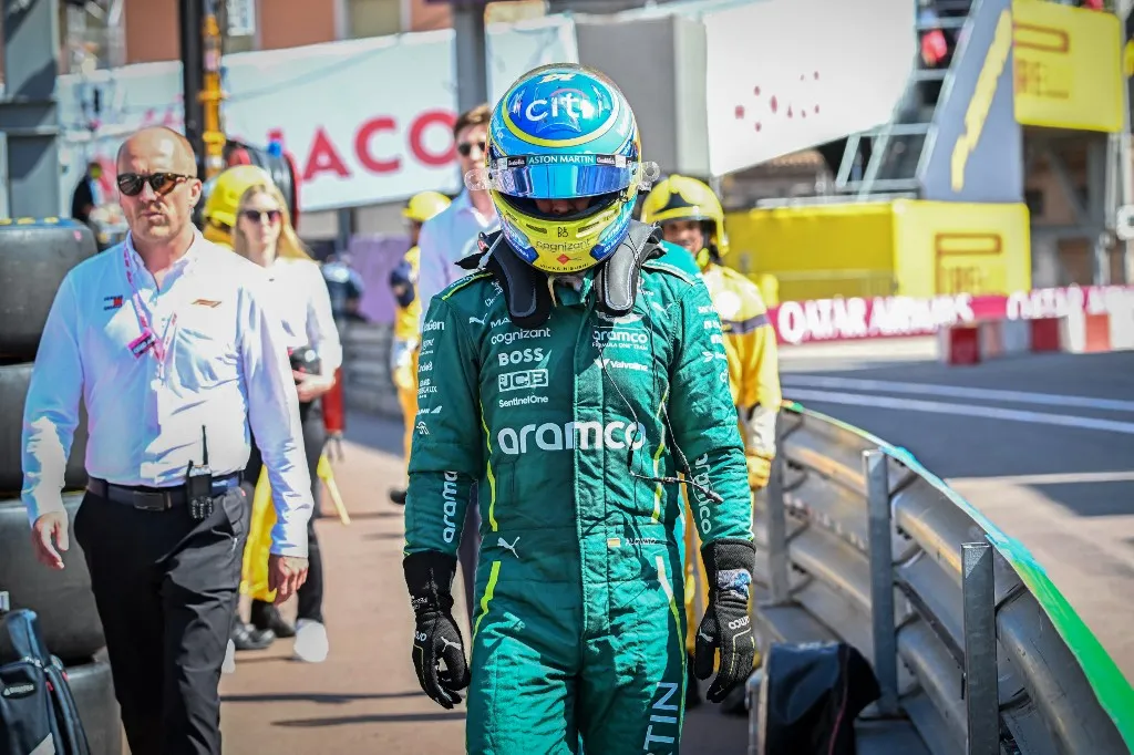 Aston Martin's Spanish driver Fernando Alonso walks back to the pits after retiring during the Formula One Monaco Grand Prix at the Circuit de Monaco, on May 25, 2025. (Photo by Gabriel BOUYS / POOL / AFP)